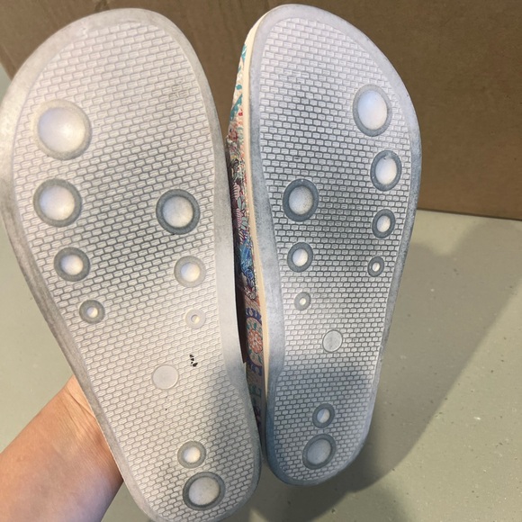 Johnny Was Pool Slides - Picture 2 of 4